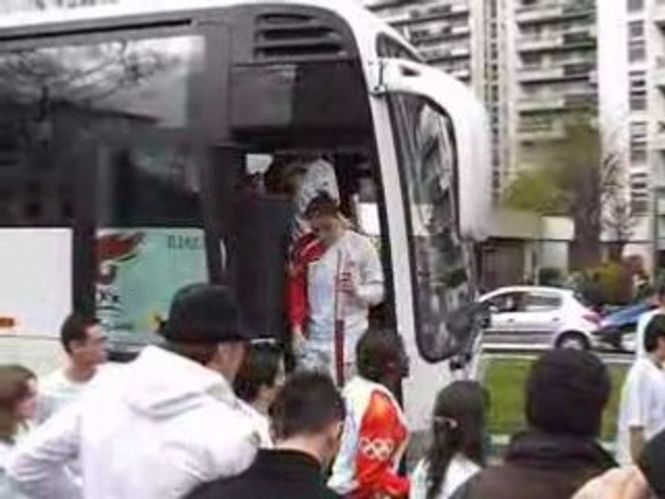 les relayeurs de la flamme des JO de Pékin à Paris