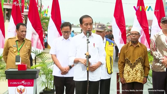Paspampres Lewat! Pak Bas Payungi Jokowi hingga Lap Prasasti