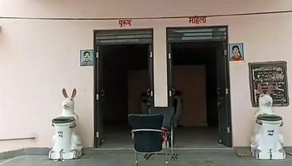 लाखों रुपए से बने ‘वातानुकूलित’ शौचालय में सफाई ना सुविधा, फिलहाल फैला रहा दुर्गंध