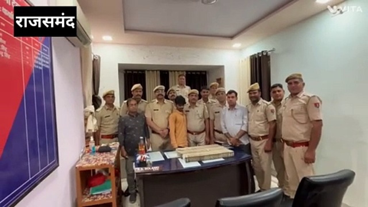 बैग में रख 71.80 लाख रुपए ले जा रहा था युवक, पु...