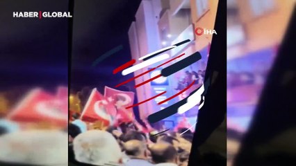 Felaket anı kamerada! Kutlama yapılan balkon böyle çöktü