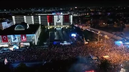 Ekrem İmamoğlu yine soyundu