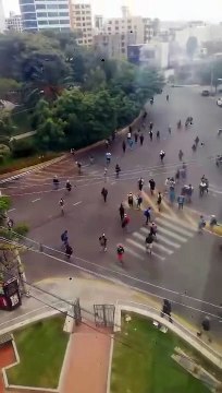 Incidentes de agresión bochornosos protagonizaron hinchas de Club Aurora y Club Blooming en la Av. Ramón Rivero, en Cochabamba