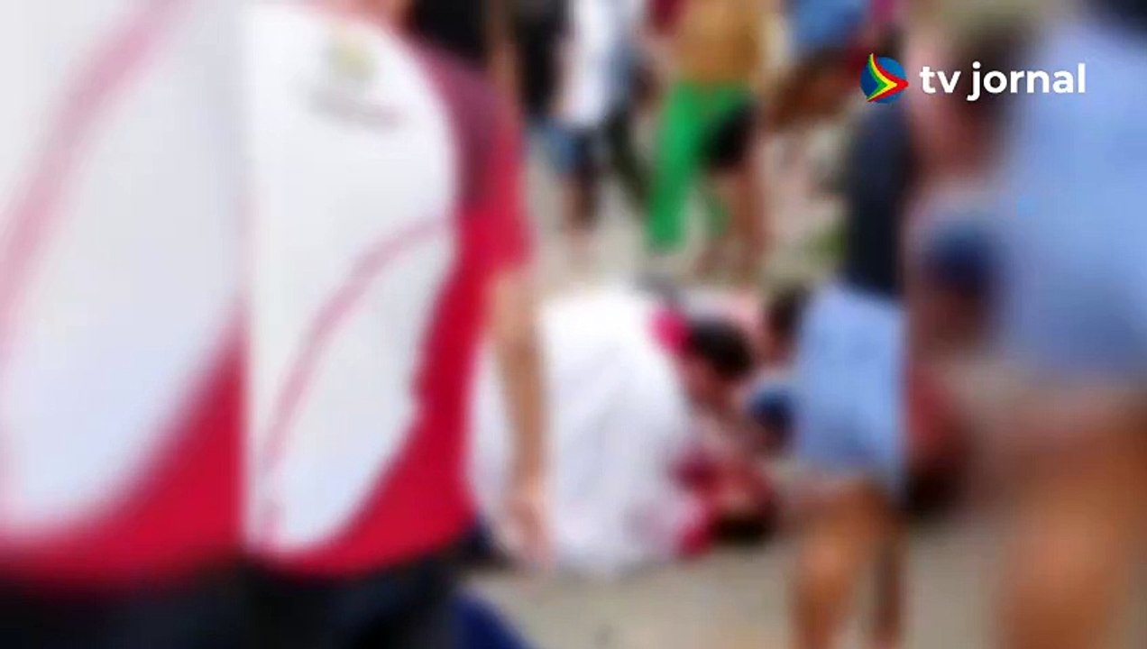 Micro-ônibus atropela fiéis em procissão em Jaboatão dos Guararapes, no Grande Recife