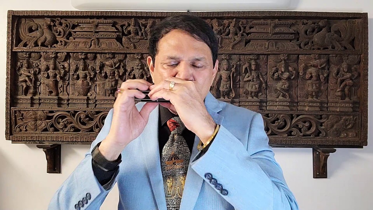 Kah Du Tumhe Ya Choop Rahu - Film Deewaar 1975 on Harmonica Live Parformance by Mukund Kamdar-1