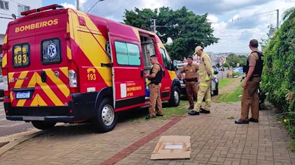 Gol e Honda CG se envolvem em colisão na esquina da rodoviária