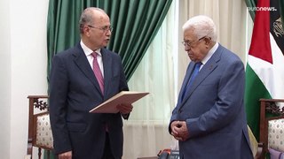 الرئيس الفلسطيني يصادق على الحكومة الجديدة برئاسة محمد مصطفى