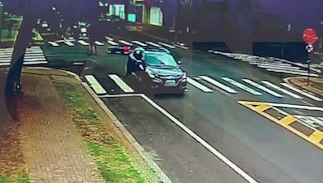 Câmera registra colisão entre HRv e Honda POP no Bairro Coqueiral