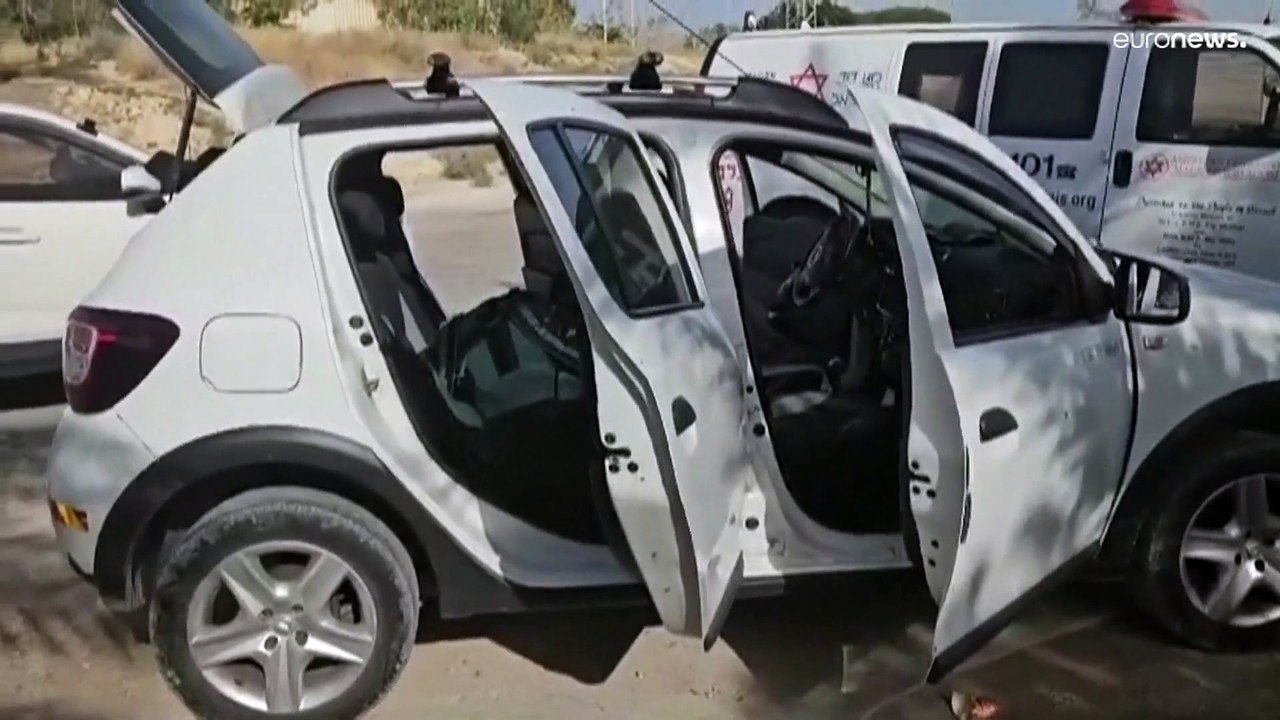 فيديو: إصابة ثلاثة إسرائيليين إثر فتح فلسطيني ا...