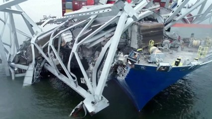 Imágenes de dron del buque que chocó con el puente de Baltimore