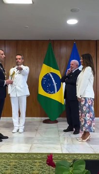 #Brazil #France Rosangela da Silva, dite #Janja, la troisième épouse du chef de l’Etat brésilien Luiz Inacio Lula da Silva élevée au grade de la Légion d’honneur par Emmanuel #Macron après s’être fait lui-même #décorer par Lula