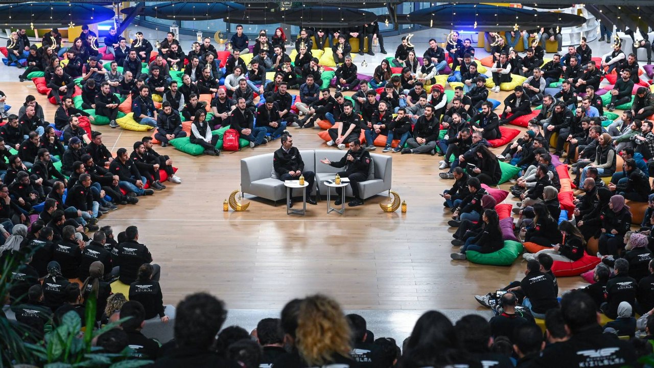 Murat Kurum'dan Baykar'a ziyaret: "Proje insanı, mühendis Murat abimizle mini söyleşi"