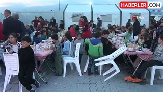 Kızılay Başkanı Hatay'da depremzedelerle iftar sofrasında buluştu