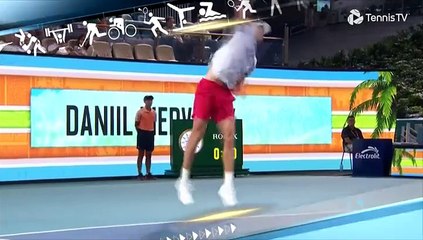 [스포츠영상] "앗 안 다쳤나?" 볼걸로 향해버린 테니스 공