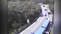 Vídeo mostra batida forte entre caminhões na BR-376; congestionamento chegou a 15 km