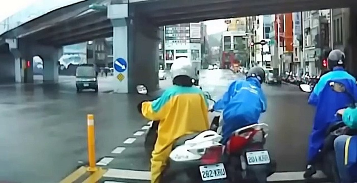 MOST BRUTAL CAR CRASHES OF THE YEAR