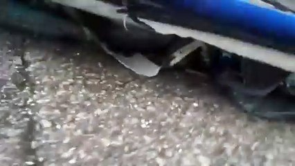 巴士翻覆阻塞道路，叻叻大道陷大塞车🚧