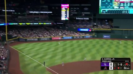 ¡Lourdes Gurriel Jr. la mando a volar en su primer turno del Opening Day!
