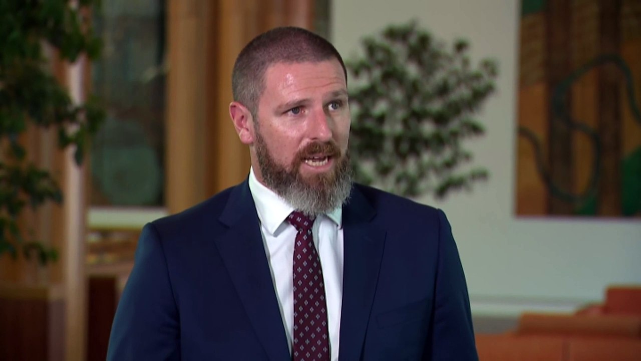 Australian winemakers hail axing of Chinese tariffs, but warn it's no quick fix for struggling industry