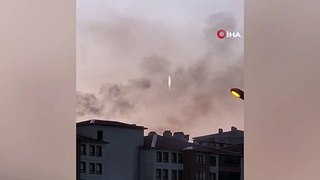 Yüksekova’da gökyüzünde ışık saçan cisim cep telefonu kamerasına yansıdı
