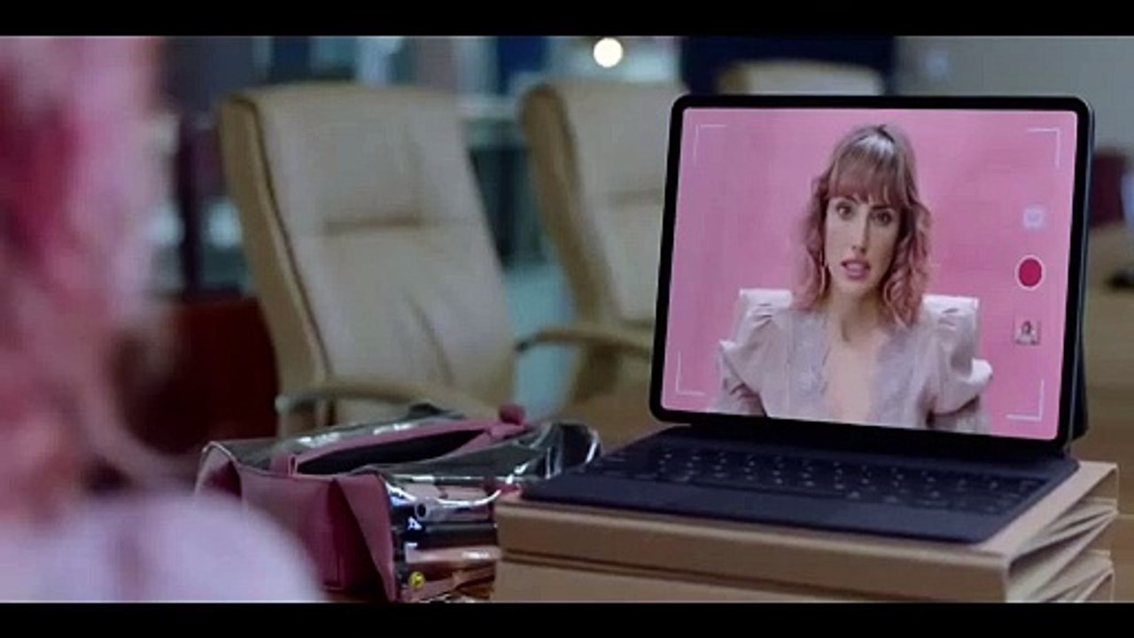 Miroir, miroir Bande-annonce (EN)