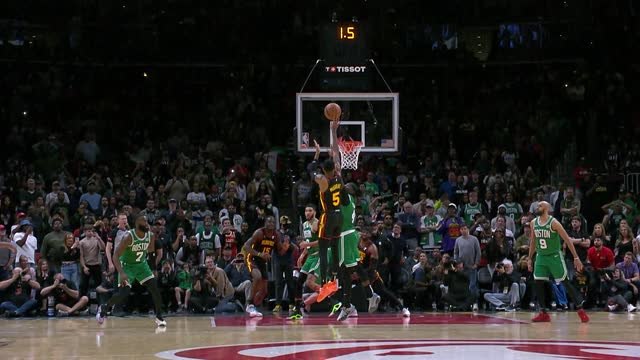 Murray sinks OT buzzer-beater for Hawks