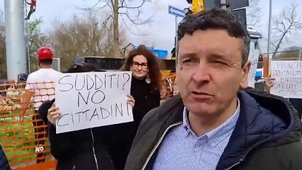 Arezzo, la protesta dei residenti di via Sicilia: "No all'antenna"