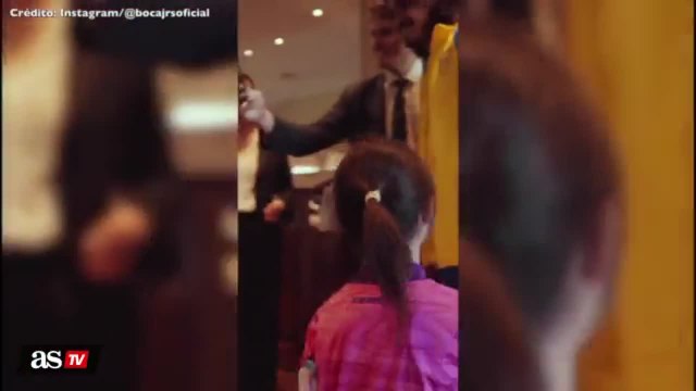 Watch this adorable moment between Cavani and young fans
