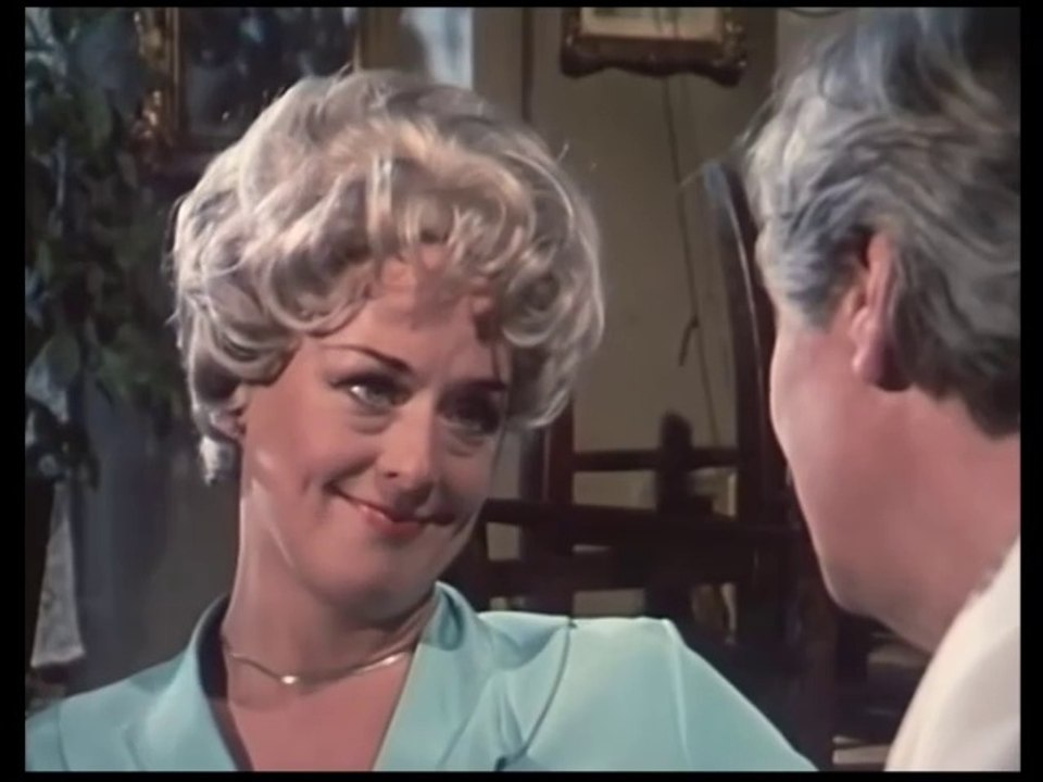 Drei Damen vom Grill - Ganze Serie - Staffel 3/Folge 2  'Auf Probe' - 1982