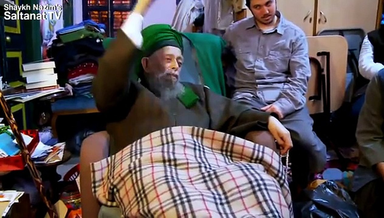 70 Days Underground - Chilean Miners Visiting their Spiritual Rescuer - Şilili Madenciler