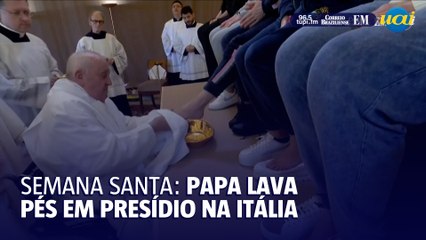 Papa Lava pés em prisão de Roma em Roma