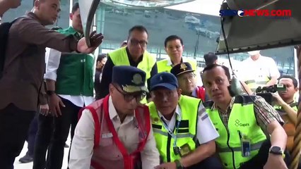 Télécharger la video: Menhub Tinjau Kelayakan Pesawat di Bandara Soekarno-Hatta, Singgung Antisipasi Delay