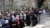 Gerusalemme, fila per preghiera del venerdi alla moschea di al-Aqsa