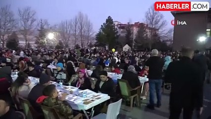 Bakan Işıkhan ve AK Parti Genel Başkan Vekili Mustafa Elitaş, iftar programında Niğdelilerle bir araya geldi