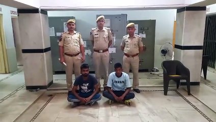 मिठाई खरीदने के दौरान जेब से पर्स चुराया, दोनों गिरफ्तार