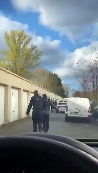 Violences Policières : Des Images Choquantes Révèlent l'Aggression d'un Mineur à Villiers-le-Bel