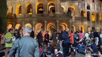 A Roma la via Crucis con Papa Francesco, controlli e folla