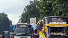 Bus pariwisata telolet basuri