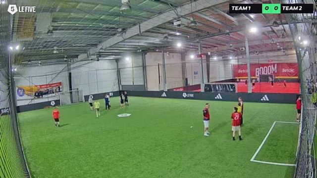 Adrien 29/03 à 19:32 - Football Terrain 2 adidas (LeFive Reims)