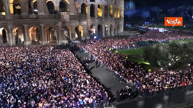 La tradizionale Via Crucis di Roma al Colosseo