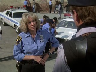 Hill Street Blues S01E17 Jungle Madness (2)