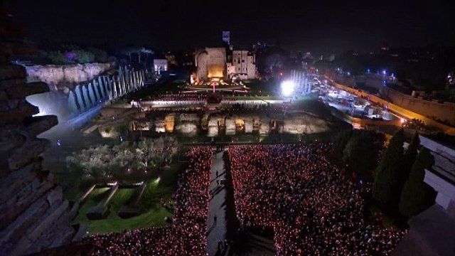 Via Crúcis do Coliseu sem o papa