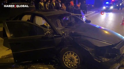 İki ağacı kökünden söktükten sonra karşı şeride uçtu! Burnu bile kanamadı