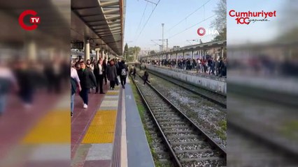 İZBAN arızalandı, yolcular raylarda yürüdü