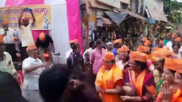 रंग-गुलाल, फूलों की वर्षा के बीच निकली समरंग यात्रा