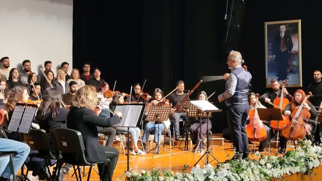 Atatürk'ün sesinden 'Bir Fırtına Tuttu Bizi'