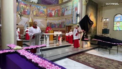 القصف والعمليات العسكرية الإسرائيلية لم تمنع المسيحيين في غزة من حضور قداس الجمعة العظيمة