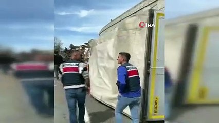 Çankırı’da otomobilin üzerine devrilen TIR 4 can aldı!