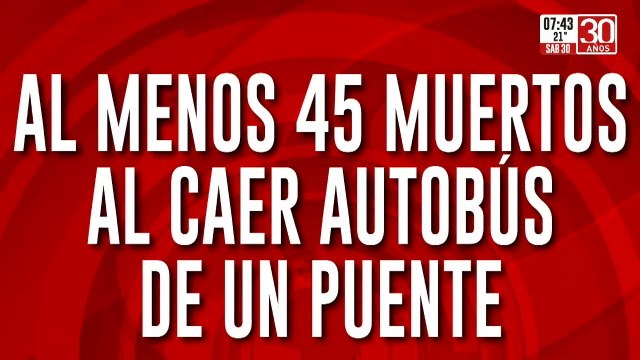 Pascuas fatales: al lmenos 45 peregrinos murieron al caer micro de un puente