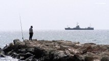 سفينة محملة بالمساعدات الغذائية تنتظر خارج ميناء لارنكا القبرصي للتوجه قريبا إلى غزة